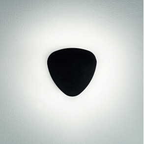 Orbit 1 vegglampe i svart og hvit Lampefeber orbit lampe