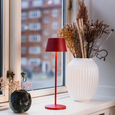 Modi Rubinrød Bordlampe